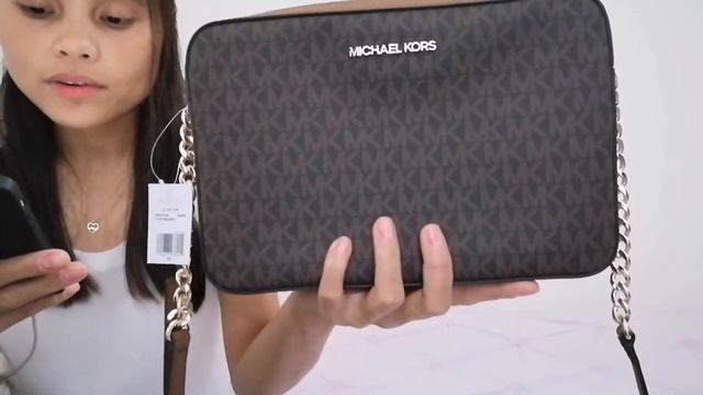 UNOO UNBOXING+WHAT FITS IN MY MK JETSET CROSSBODY BAG😍 смотреть онлайн