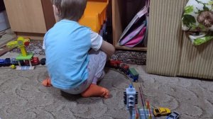 Играем в деревянную железную дорогу