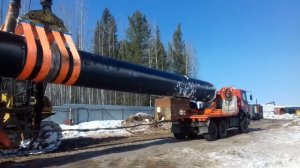 Трубовоз- плетевоз на севере.