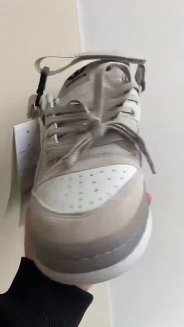 Кроссовки Adidas Bad Bunny смотреть онлайн