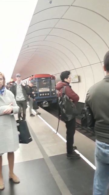 "Посадки нет" в метро на Петровско-Разумовской ЛДЛ в вечерний час-пик смотреть онлайн