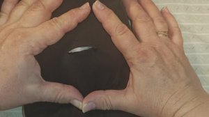 Как своими руками отремонтировать дырку (зацеп) на куртке за 5 минут