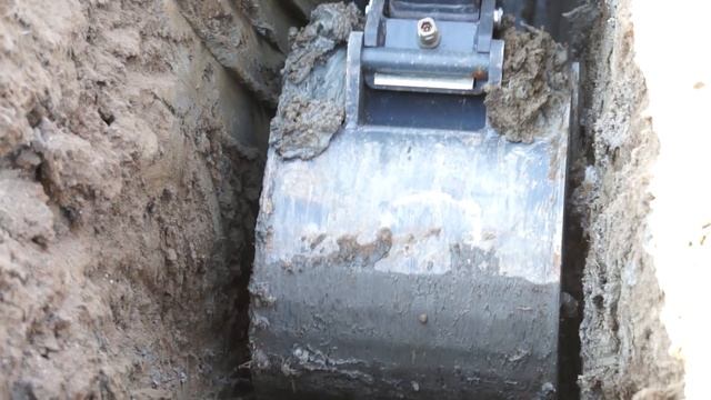 Avant attachments: Backhoe 260 with remote control смотреть онлайн