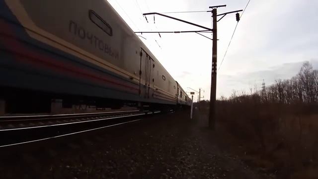 Долгожданная почта. ЭП1-291 с почтово-багажным поездом России и приветливой бригадой на Транссибе смотреть онлайн