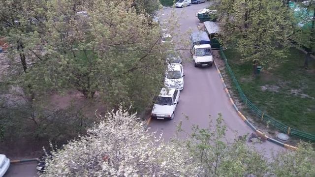 Пьяный мужик въехал в помойку на Газель е252нк 177 смотреть онлайн
