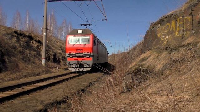 "Гость из Омска". 2ЭС6-466 "Синара" с грузовым поездом смотреть онлайн