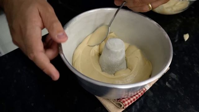 O melhor BOLO MESCLADO que você já comeu I MASSA AMANTEIGADA смотреть онлайн