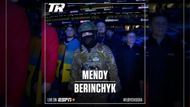 Украинский боксер и чемпион WBO International в легком весе Денис Беринчик вышел в ринг пе... смотреть онлайн