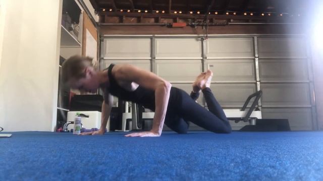 Shelly Knight's Upper Body Arm Workout for Women - 2 minutes смотреть онлайн