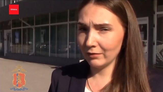 В Ачинске сотрудница банка спасла посетителя от мошенников смотреть онлайн