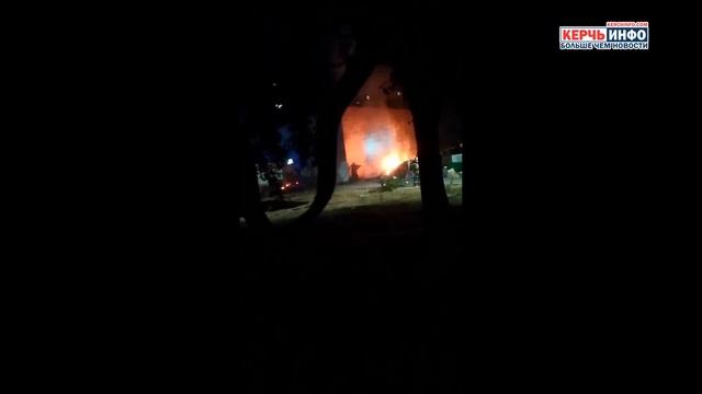 В Керчи на улице Ворошилова горела мусорная площадка смотреть онлайн