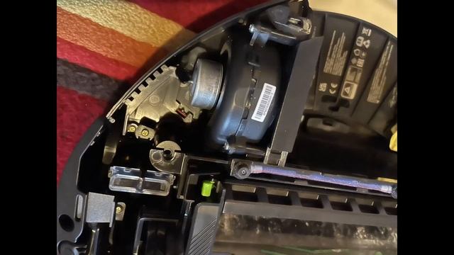 iRobot Roomba Combo J9+ vs Roomba s9+ | carpet cleaning and airflow design смотреть онлайн