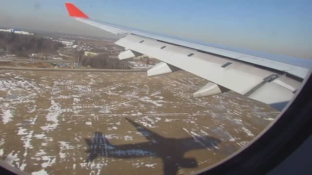 Шереметьево. Слияние самолёта со своей тенью (А-330-300) смотреть онлайн