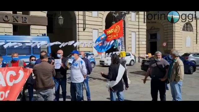 Operai ex Embraco stendono le loro lettere di licenziamento смотреть онлайн