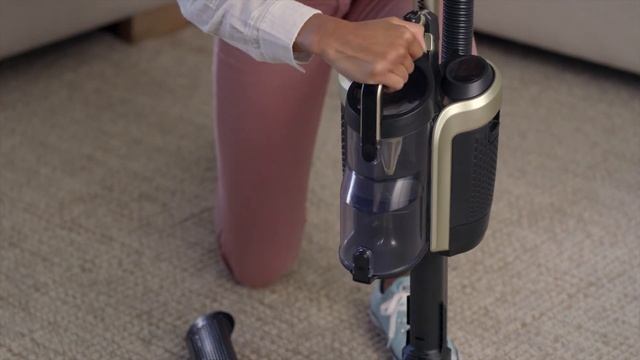 How to assemble the Shark ION™ P50 cordless upright vacuum смотреть онлайн