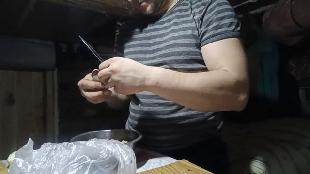строительство зимовья. были гости. вентиляция и обустройство тамбура смотреть онлайн
