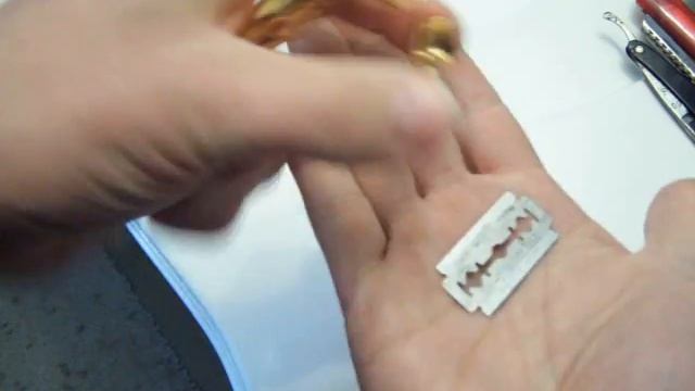 Merkur Futur razor - blade change смотреть онлайн