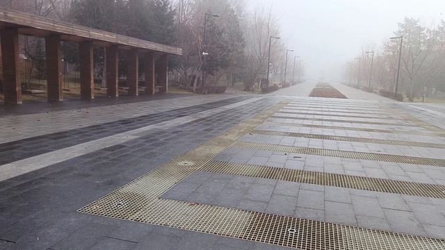 Волгоград- парки и скверы. Туман в городе, памятник казачеству и просто прогулка по парку смотреть онлайн