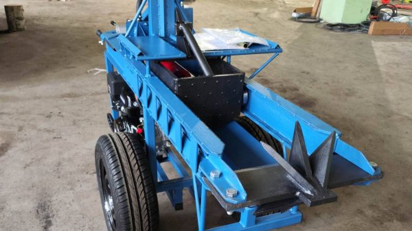 Дровокол Дровосек