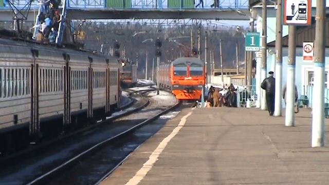 Электропоезда ЭД4М-0236, ЭР2Т-7215 смотреть онлайн