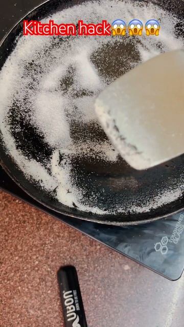 Kitchen hack😱nonstick tawa को बनाए नए जैसा😳#shortsfeed #shortsvideo #youtubeshorts #shorts смотреть онлайн