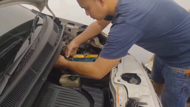 Cara Mudah mengganti ACCU Pada mobil Suzuki SPLASH Dan cara membersihkan terminal Jamuran смотреть онлайн