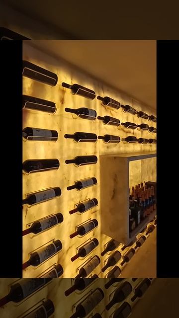 VINHOS FLUTUANTES NA ADEGA EM PEDRA ONIX RETROILUMINADA COM POCHES EM ACRILICO. смотреть онлайн