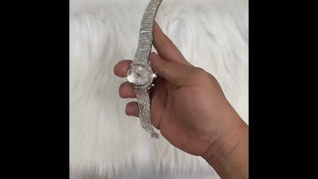 ⌚️Đồng hồ Christian Van Sant oval смотреть онлайн