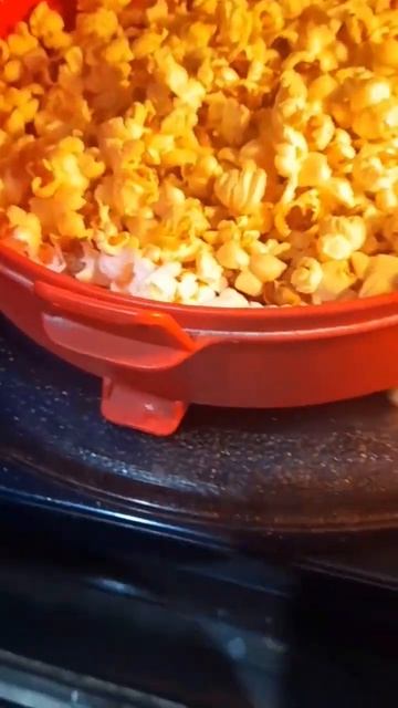 microwave me Banaye popcorn 🍿#shortsfeed #ytshorts #viral #trending #VOmFoods смотреть онлайн