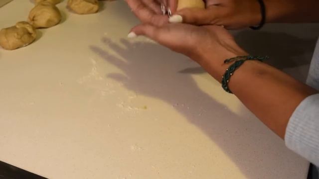 Chanukah-Rolling Sufganiyot смотреть онлайн