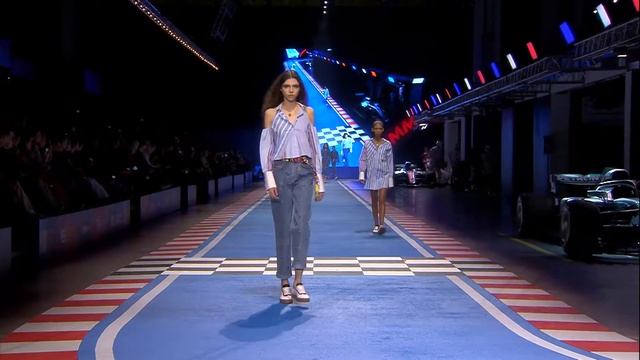 Michelle Salas' Top Picks From The Runway | #TOMMYNOW Milan 2018 | TOMMY HILFIGER смотреть онлайн