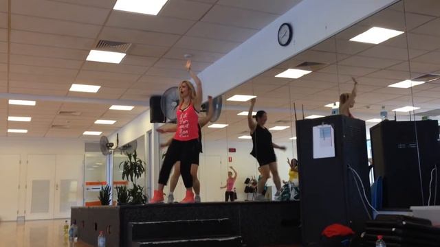 Zumba fitness dance coca cola body by Inna смотреть онлайн