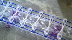 Легкий браслет из резинок на станке от Насти