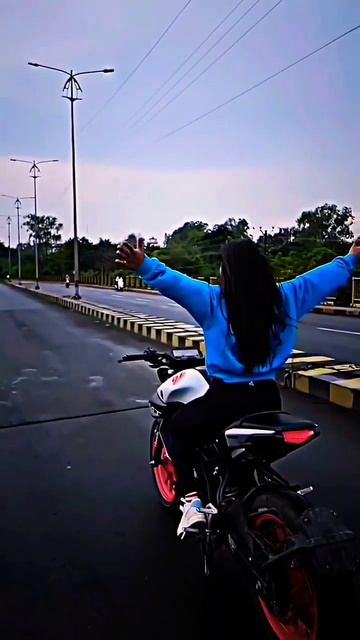 Cute girl 😍💓bike rider Yamaha Mt-15 whatsapp status || Mt-15 Bike Lover😍#shorts #viral #mt15 смотреть онлайн