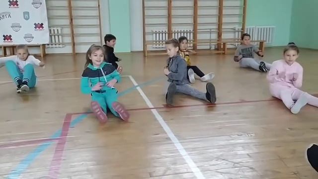 Фізкультура для початківців онлайн. Розминка. Загальнофізична підготовка. 2-3 клас НУШ. смотреть онлайн