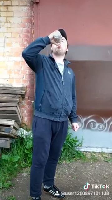 Трофим залпом пьёт.. смотреть онлайн