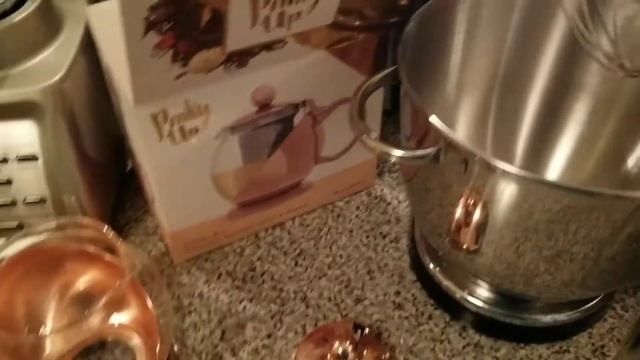 Raw Vegan Kitchen Essentials When Living on a Budget! смотреть онлайн