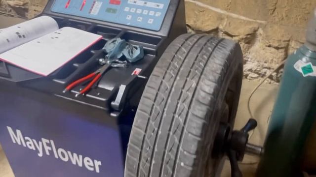 Mayflower 560 680 Tire Machine/Balancer Combo Full Review, Unboxing, Assembly, And Operation!!! смотреть онлайн