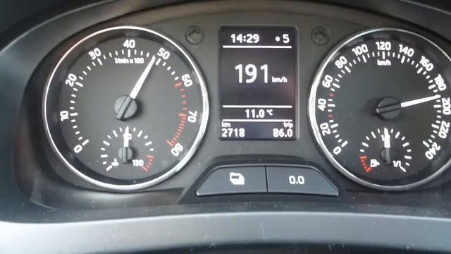 2013 Skoda Rapid Spaceback 1.2 TSI (105hp) 0-197 km/h смотреть онлайн