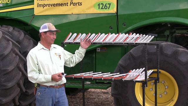 Marion Calmer on Setting Combine Concaves and Sieves - Harvest 2017 смотреть онлайн