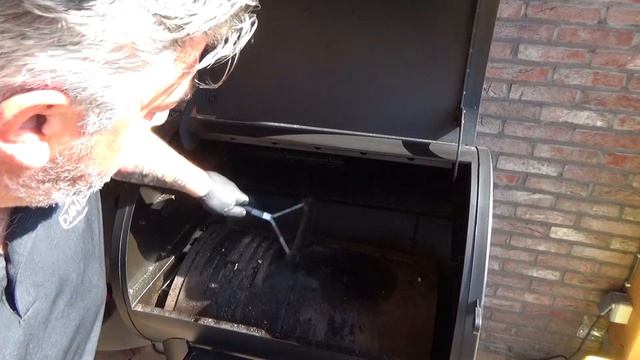 Comment nettoyer et maintenir votre BBQ à pellet Louisiana Grills? Entretient du déflecteur. смотреть онлайн