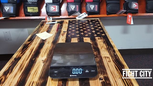 WHAT DO BOXING GLOVES ACTUALLY WEIGH? смотреть онлайн