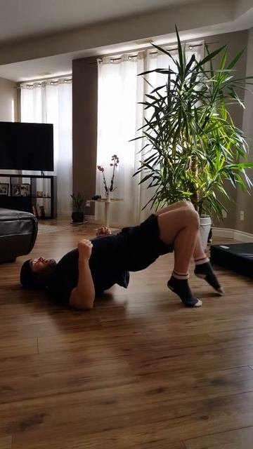 Glute Running смотреть онлайн
