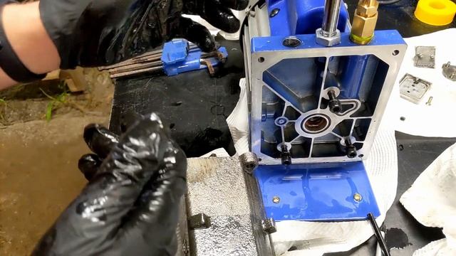 Vevor 2-stage Vacuum Pump Teardown.