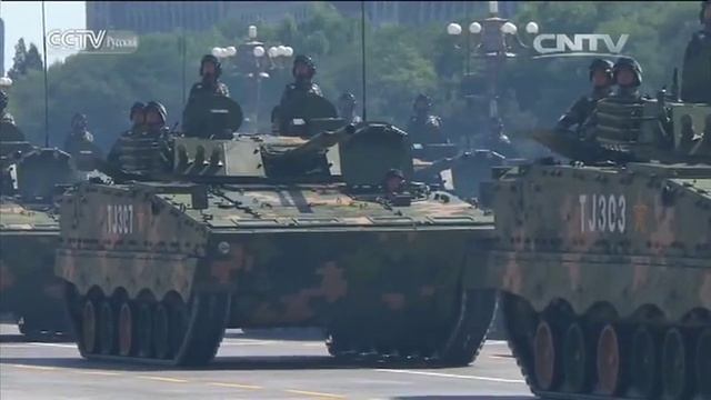 На плацу - колонна самоходных артиллерийских установок смотреть онлайн