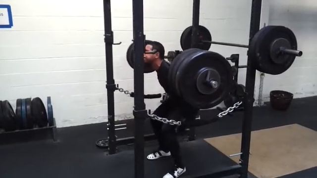 Brandon Back Squat 325# x 3 смотреть онлайн