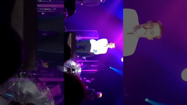 Дима Билан - Девочка не плачь, Пермь 19.02.2018 смотреть онлайн