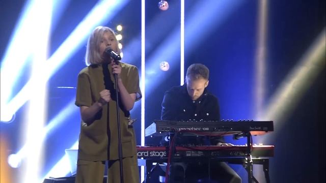 AURORA "Conqueror" Live on Skavlan | SVT/NRK/Skavlan смотреть онлайн