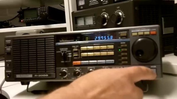 Kenwood R-2000 receiver
