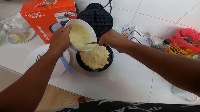 Russell Taylors Waffle Maker смотреть онлайн